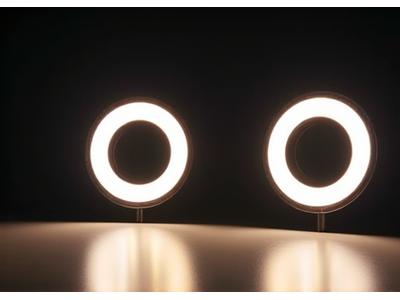 Petites lumières LED portables pour smartphone, pour des conditions d'éclairage optimales.
