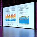 Tableau de bord Tableau ou Power BI avec plusieurs visualisations de données, comme des graphiques et des cartes.